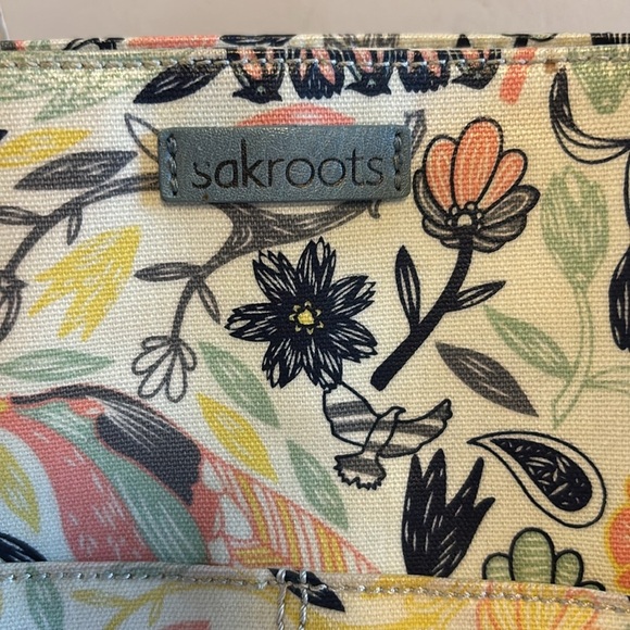 SAKROOTS LIGHT BLUE FLORAL AND BIRD TOTE VYNYL MATERIAL CREAM BREAM BACKGROUND - Picture 5 of 16